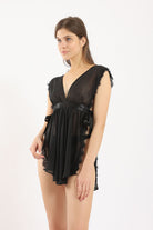 كارينا بيبي دول برقبة على شكل حرف V أسود