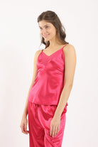 كارينا بلوزة بيجامة ساتان مزينة بدانتيل على الصدر فوشيا