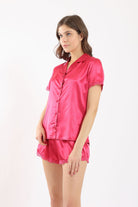 كارينا طقم بيجامة ستان شورت وبلوزة فوشيا