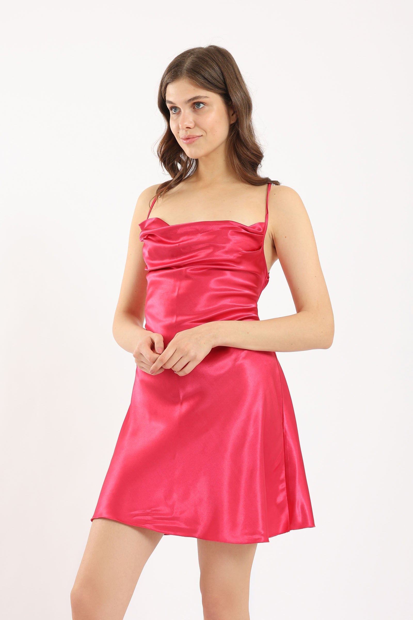 كارينا قميص نوم قصير ناعم بحمالات فوشيا