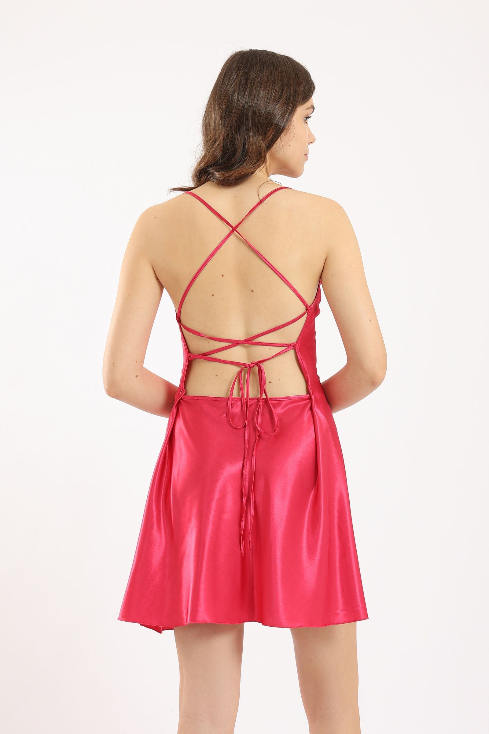 كارينا قميص نوم قصير ناعم بحمالات فوشيا