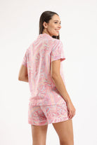 كارينا طقم بيجامة شورت وقميص مشجر بياقة مدببة ملون