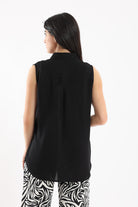 كارينا قميص سادة بأزرار أمامية وبياقة كت