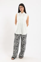 كارينا قميص سادة بأزرار أمامية وبياقة كت