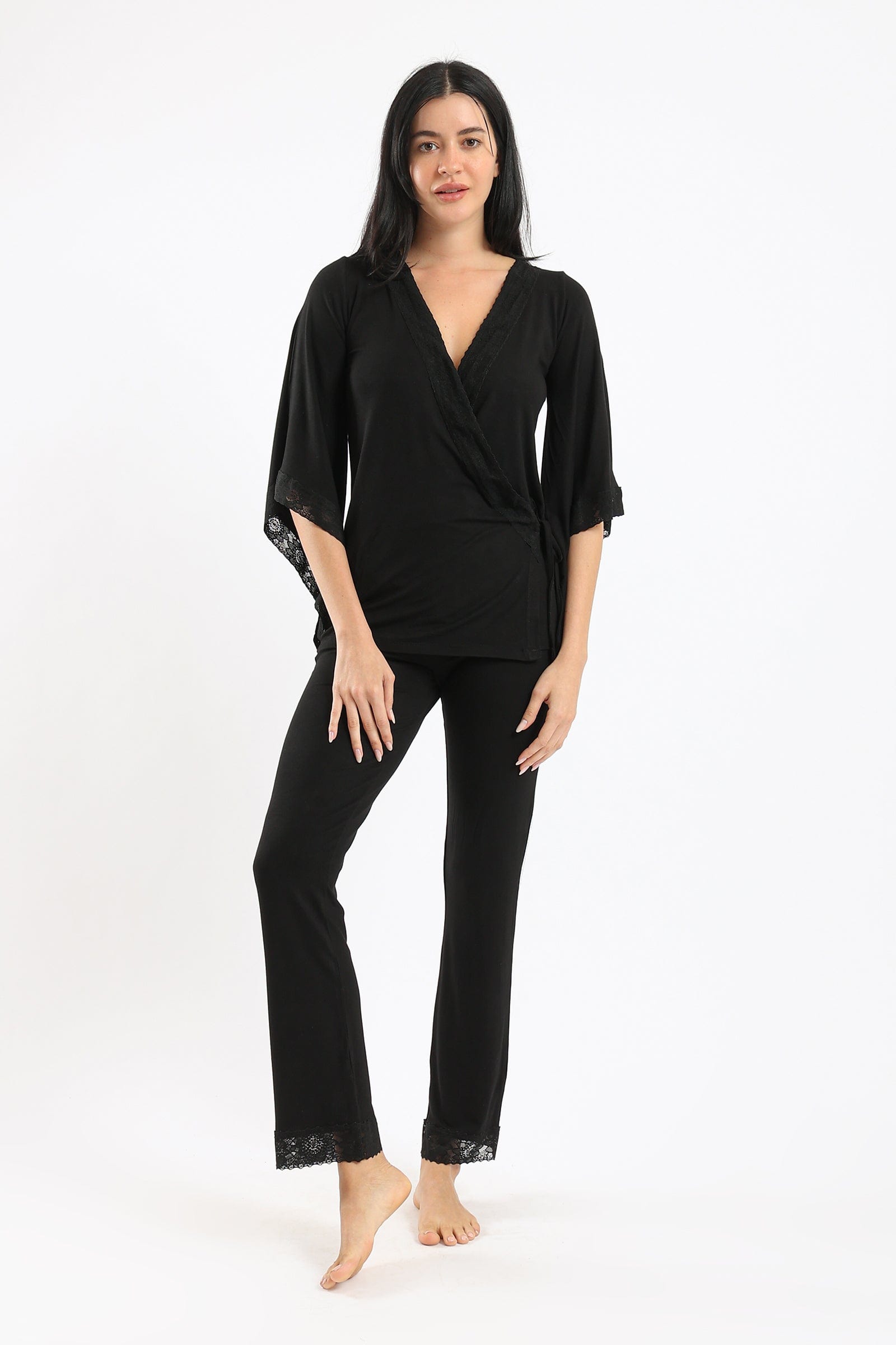 كارينا طقم بيجامة بأطراف دانتيل