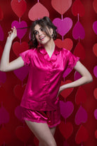 كارينا طقم بيجامة ستان شورت وبلوزة فوشيا