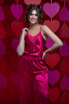 كارينا بلوزة بيجامة ساتان مزينة بدانتيل على الصدر فوشيا