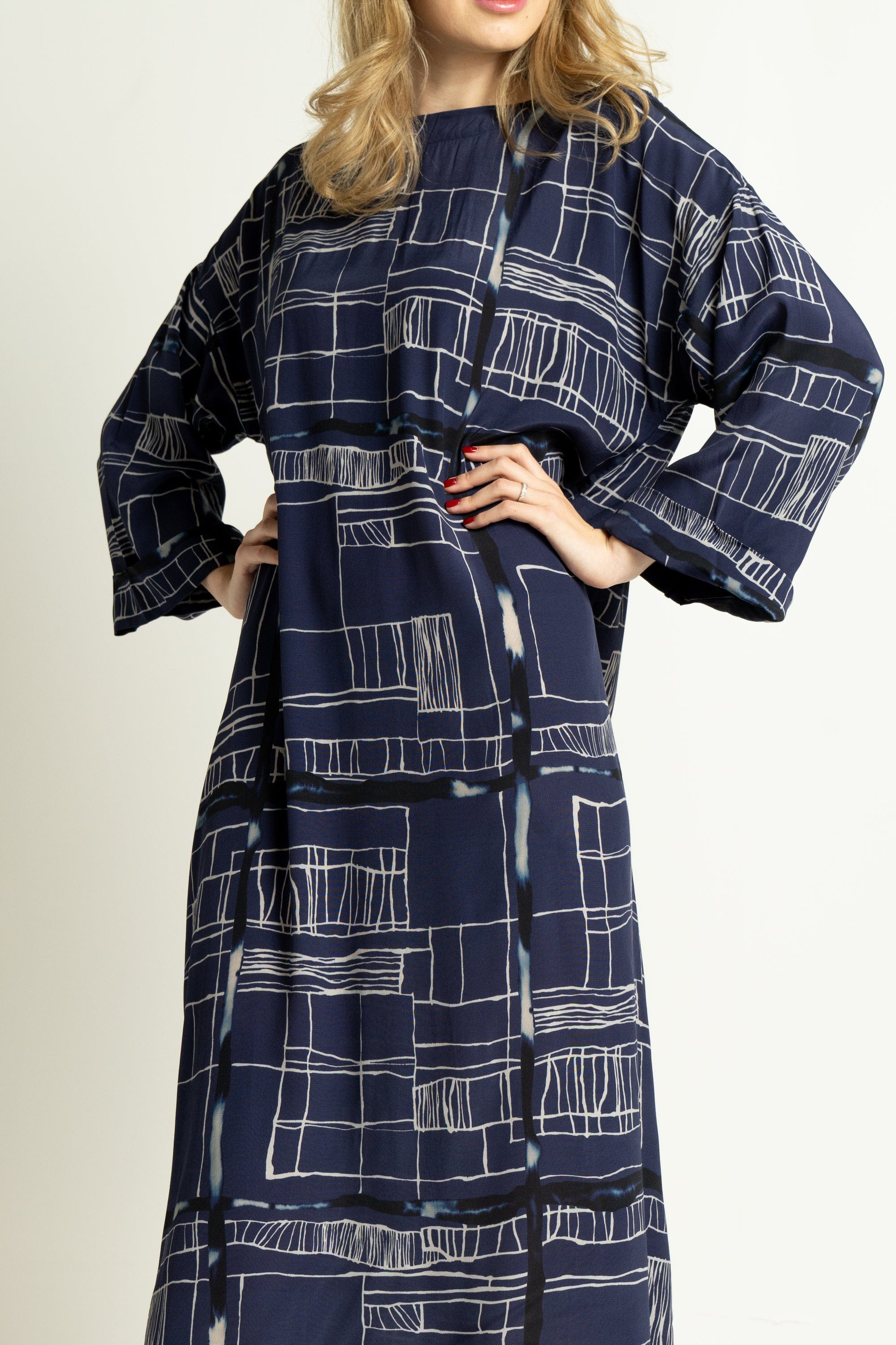 داليدرس فستان نسائي ميدي بنمط مربعات أسود سحلبي