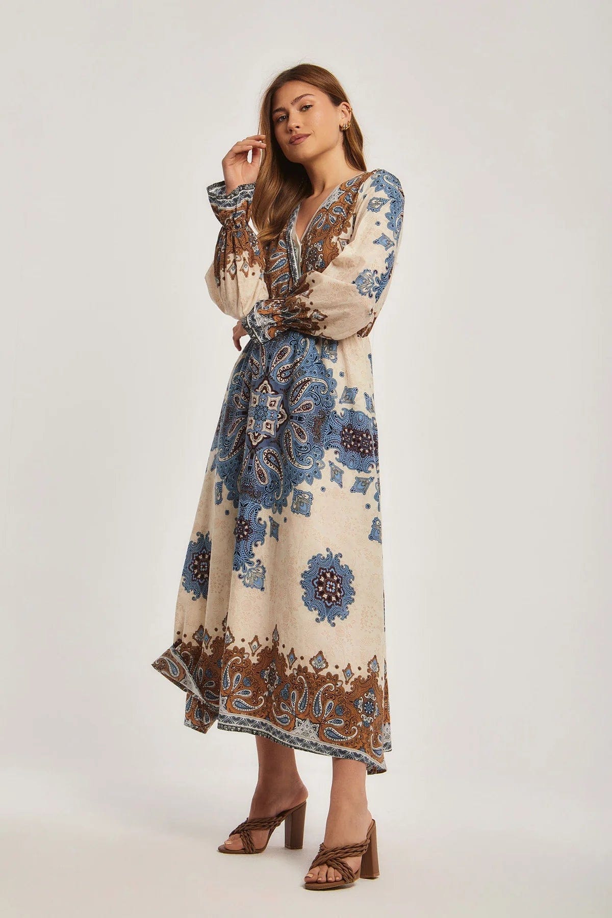 داليدرس فستان نسائي ميدي بفتحة صدر V متعدد الألوان