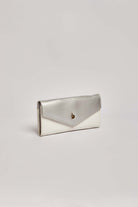 داليدرس محفظة نسائية جلد فضي وأبيض