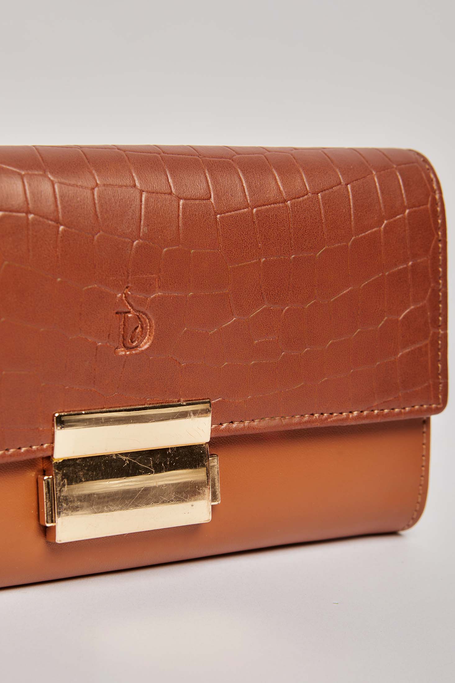 داليدرس محفظة نسائية بنمط جلد تمساح