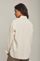 داليدرس بلوزة نسائية سادة بياقة وزرار