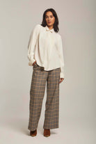 داليدرس بلوزة نسائية سادة بياقة وزرار