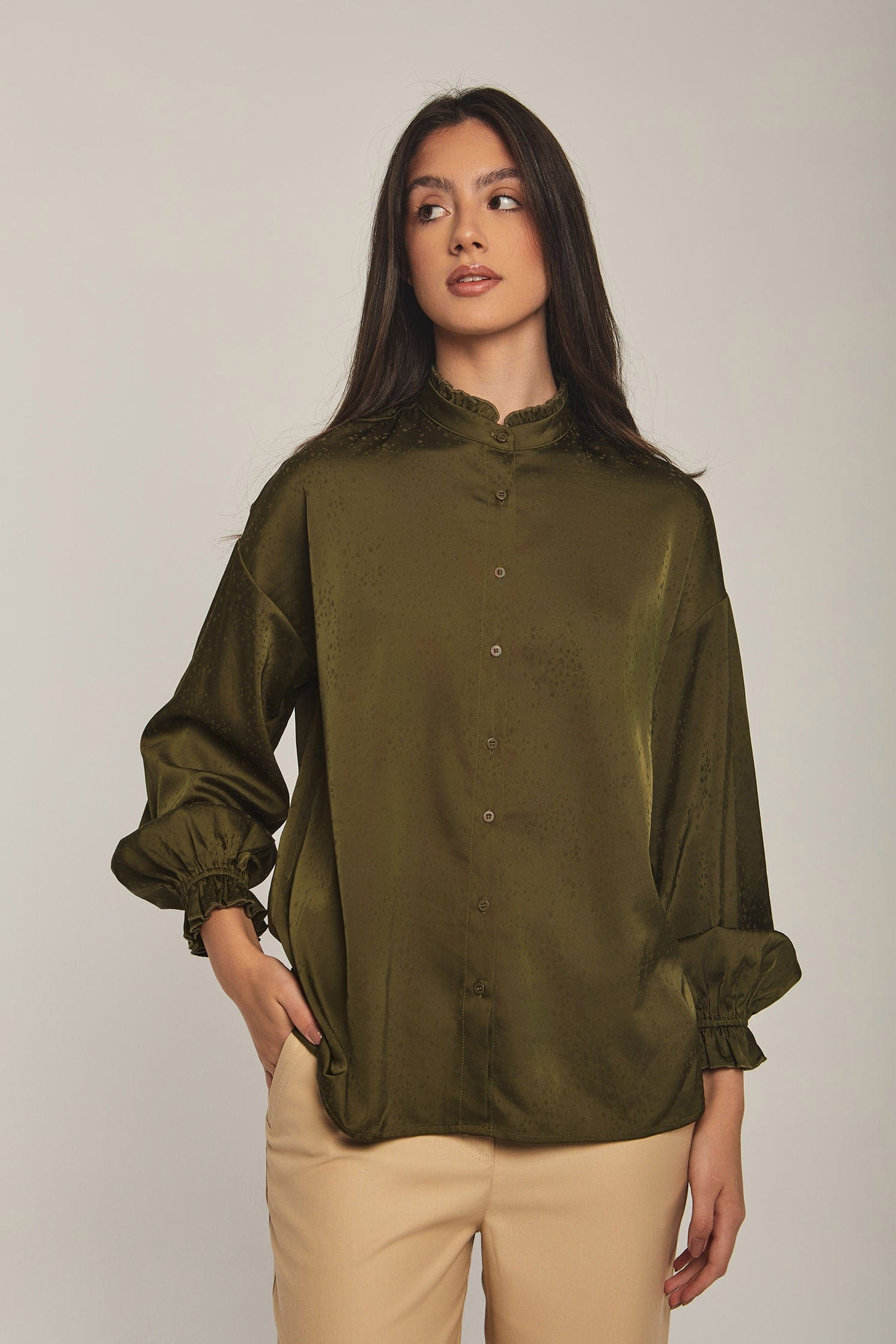 داليدرس قميص نسائي سادة باازرار زيتوني