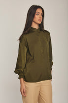 داليدرس قميص نسائي سادة باازرار زيتوني