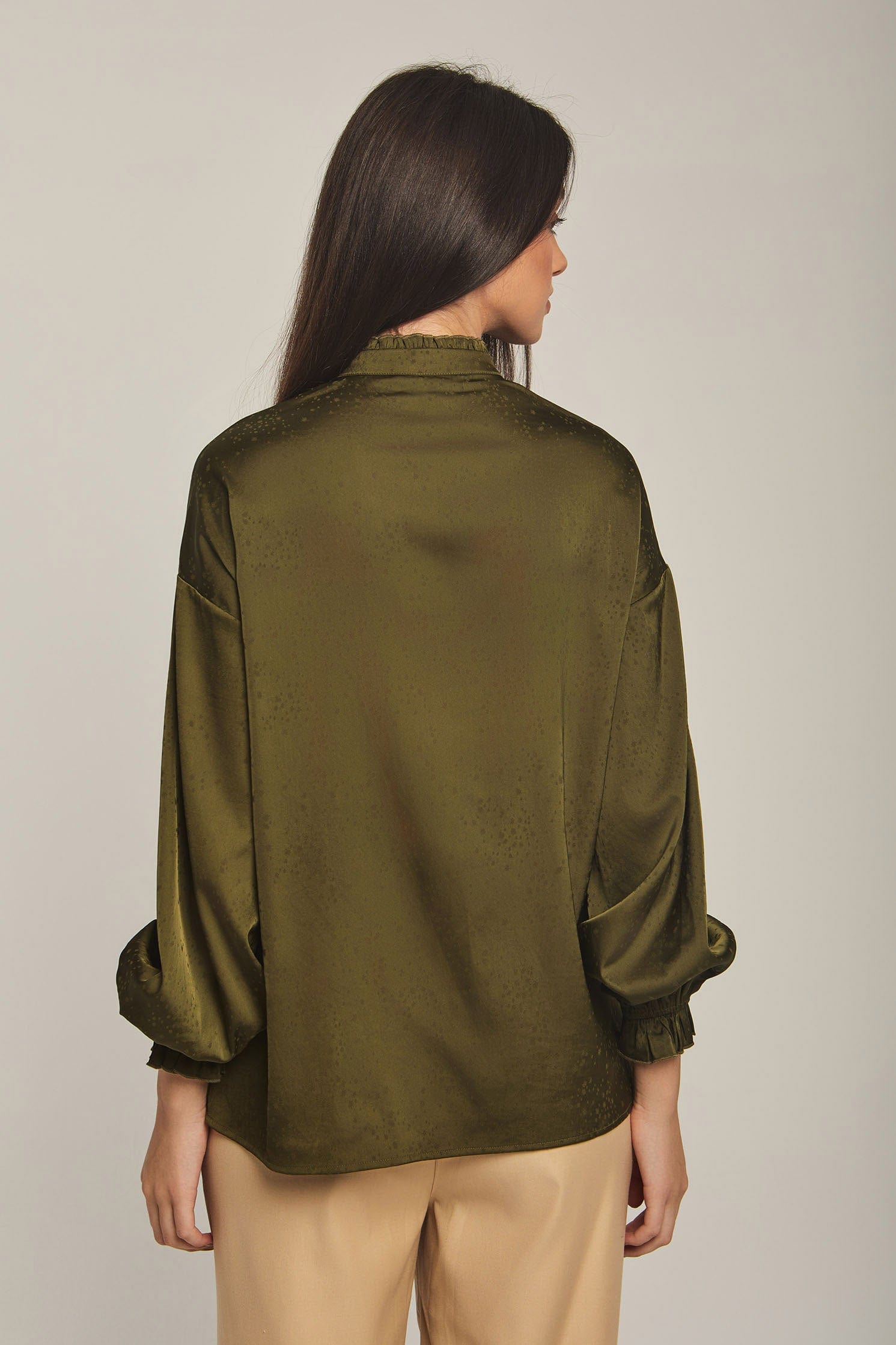 داليدرس قميص نسائي سادة باازرار زيتوني