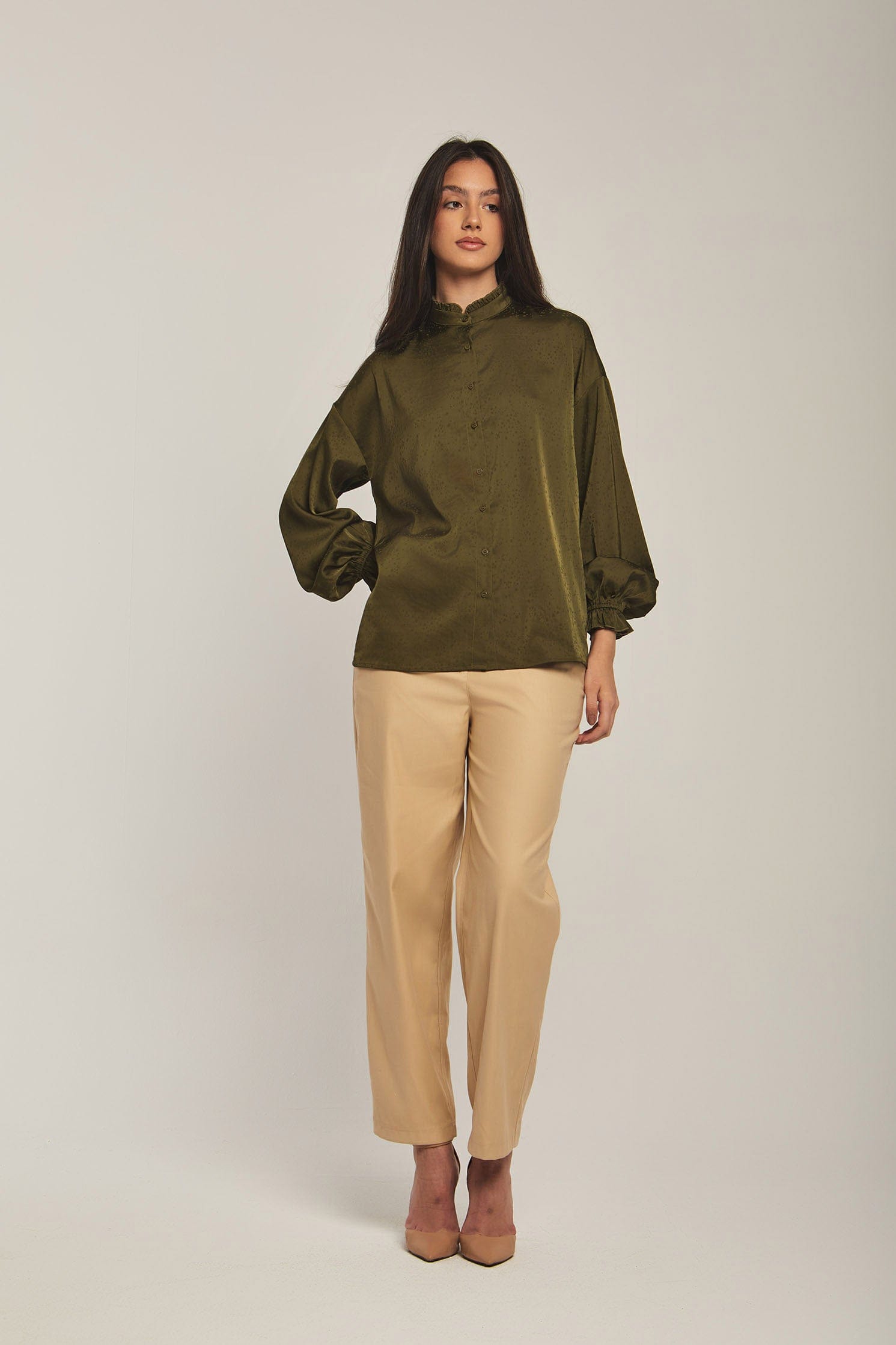 داليدرس قميص نسائي سادة باازرار زيتوني