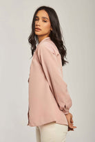 داليدرس قميص نسائي باازرار سادة وردي