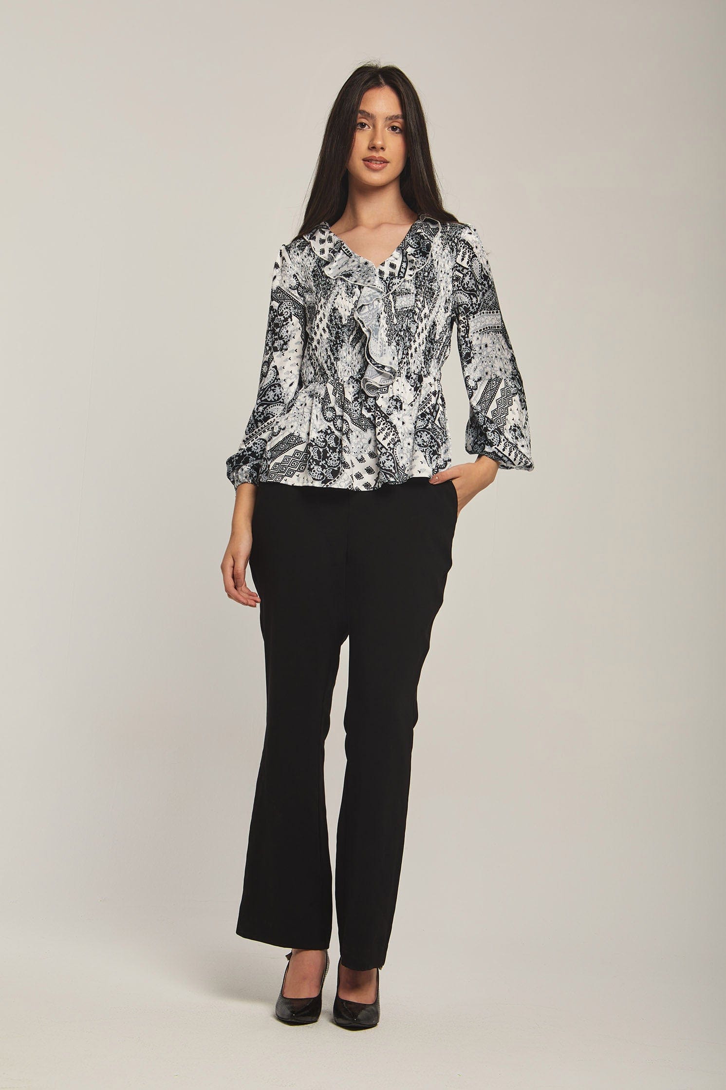 داليدرس بلوزة نسائية مزخرفة بكرانيش أسود