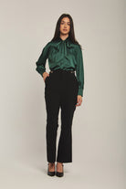 داليدرس بلوزة نسائية سادة بفيونكة عالرقبة أخضر