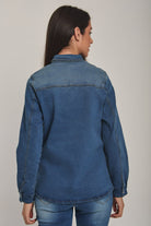 داليدرس قميص نسائي باازرار وجيوب جينز نيلي وسط