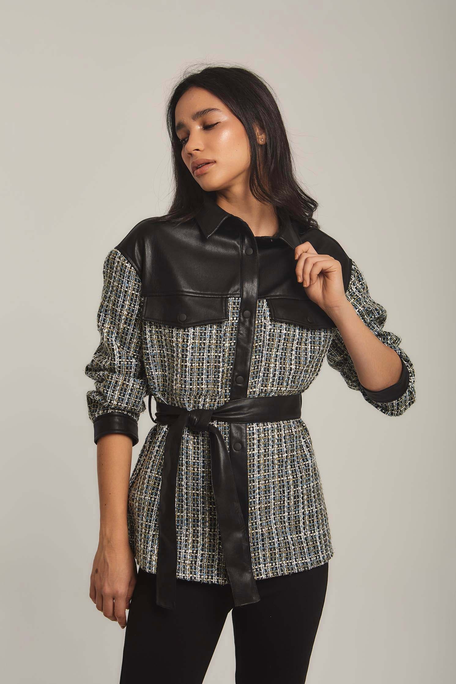 داليدرس جاكيت نسائي مزين بجلد أسود