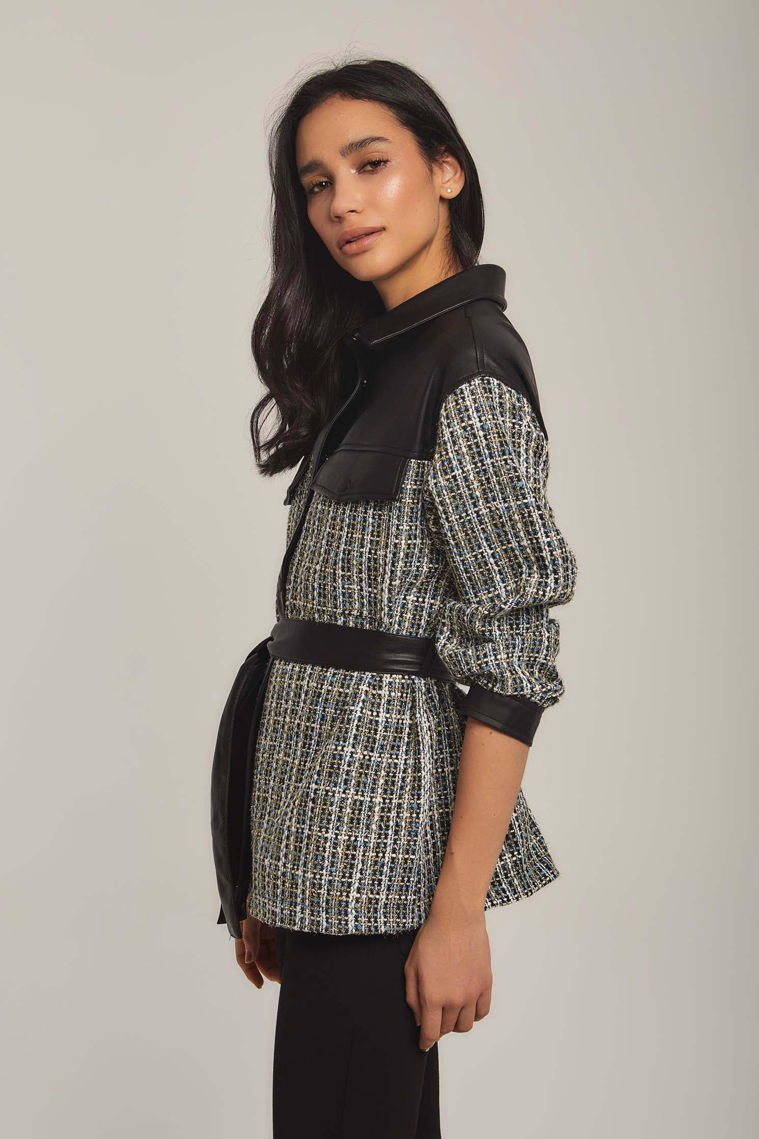 داليدرس جاكيت نسائي مزين بجلد أسود