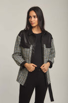 داليدرس جاكيت نسائي مزين بجلد أسود