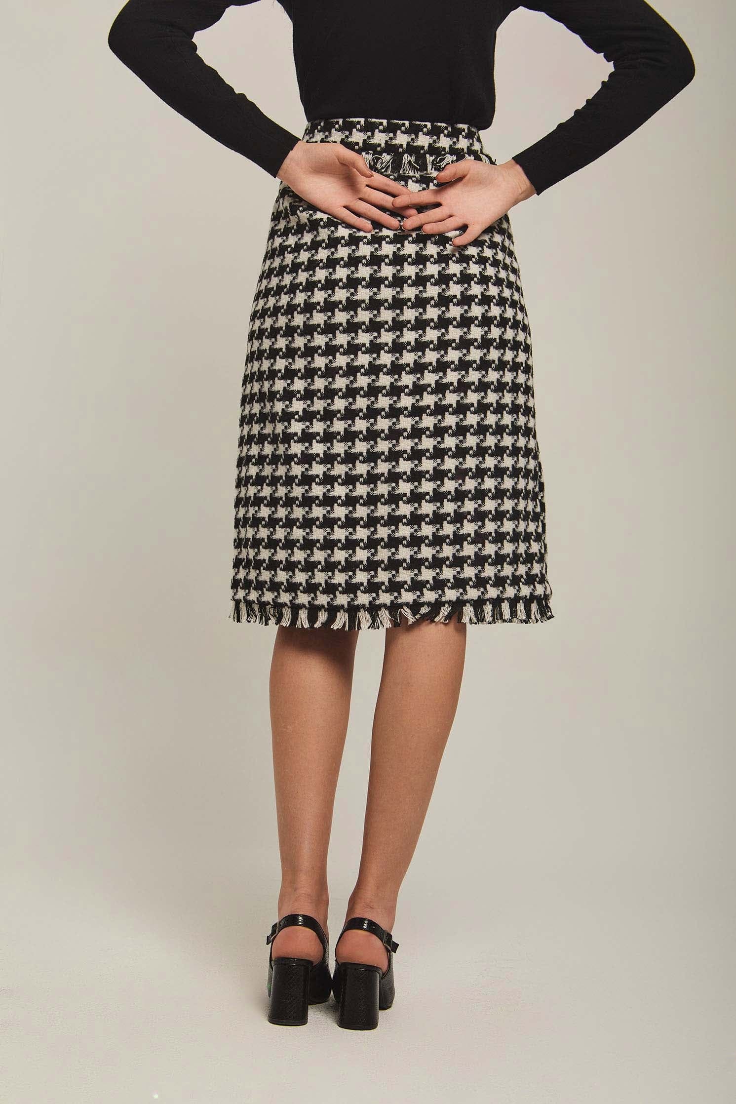 داليدرس تنورة نسائية قصيرة بكرانيش بني غامق