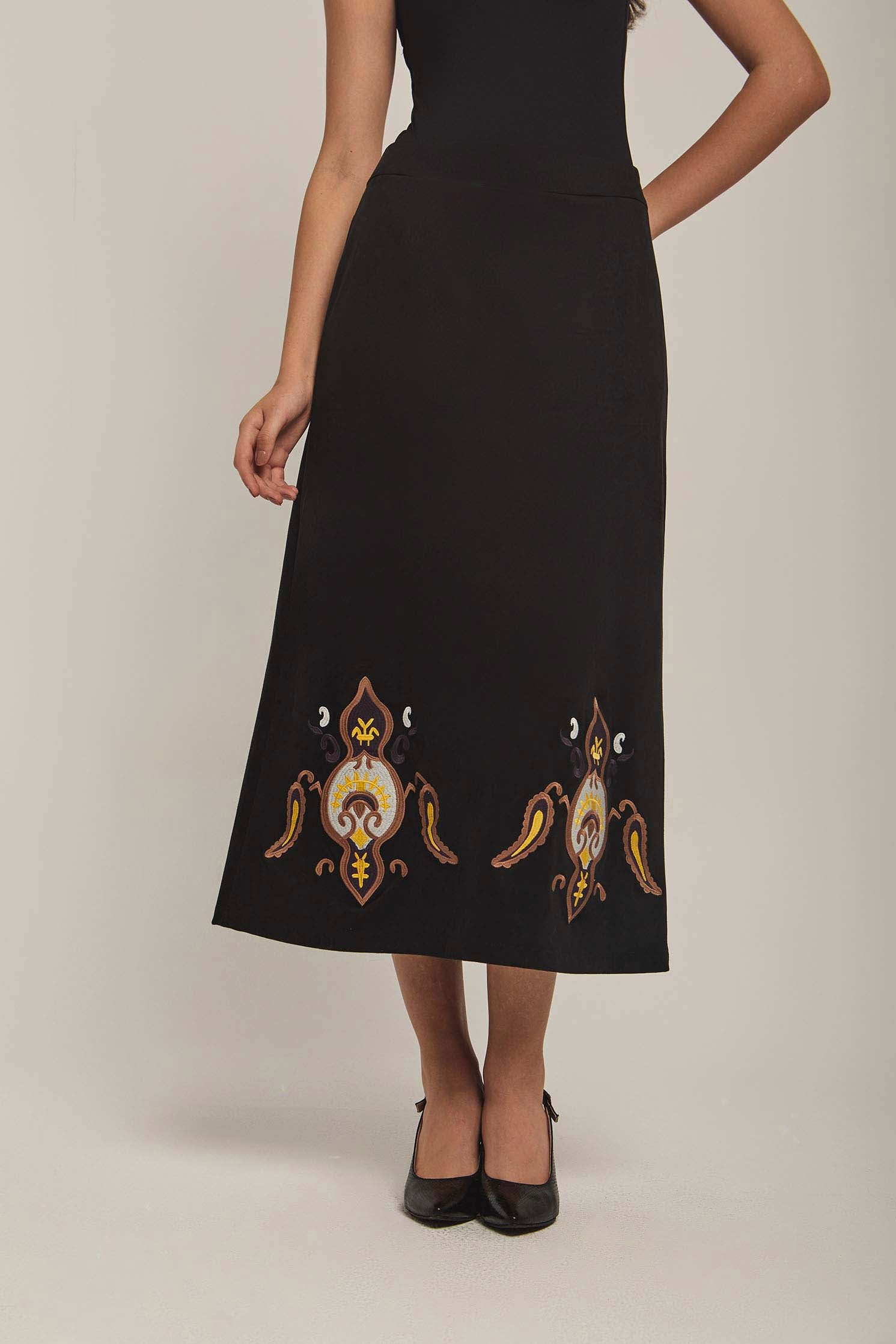 داليدرس تنورة نسائية بتطريز من الاسفل ميدي أسود