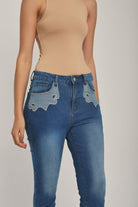 داليدرس بنطلون جينز نسائي بتطريز عالجيب نيلي وسط