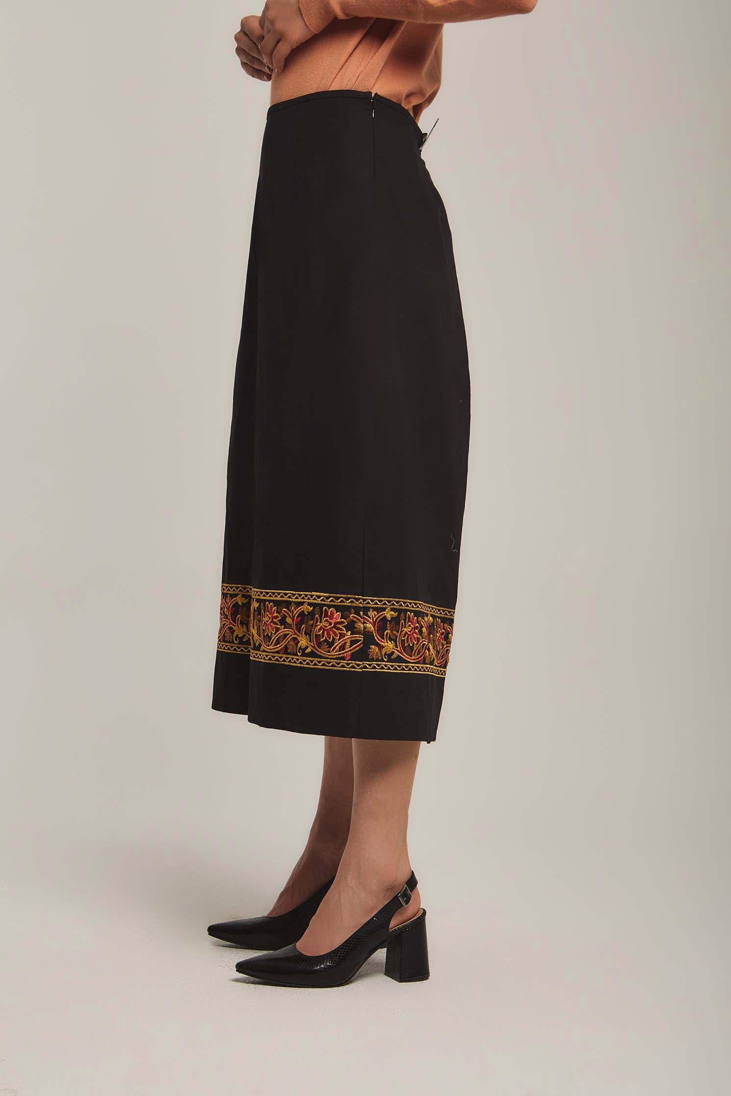 داليدرس تنورة نسائية ميدي بتطريز من الأسفل أسود