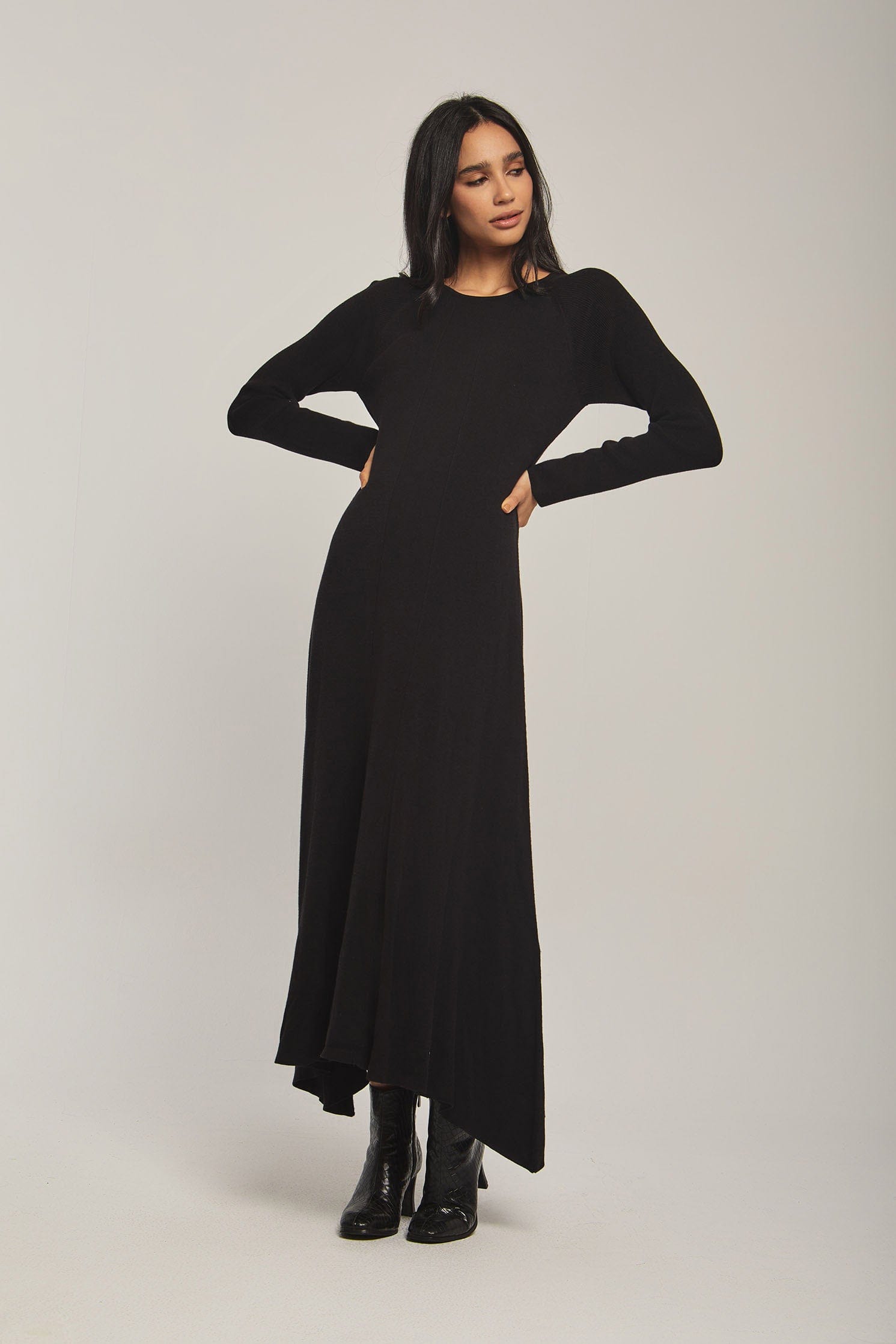 داليدرس فستان نسائي اسود ساده