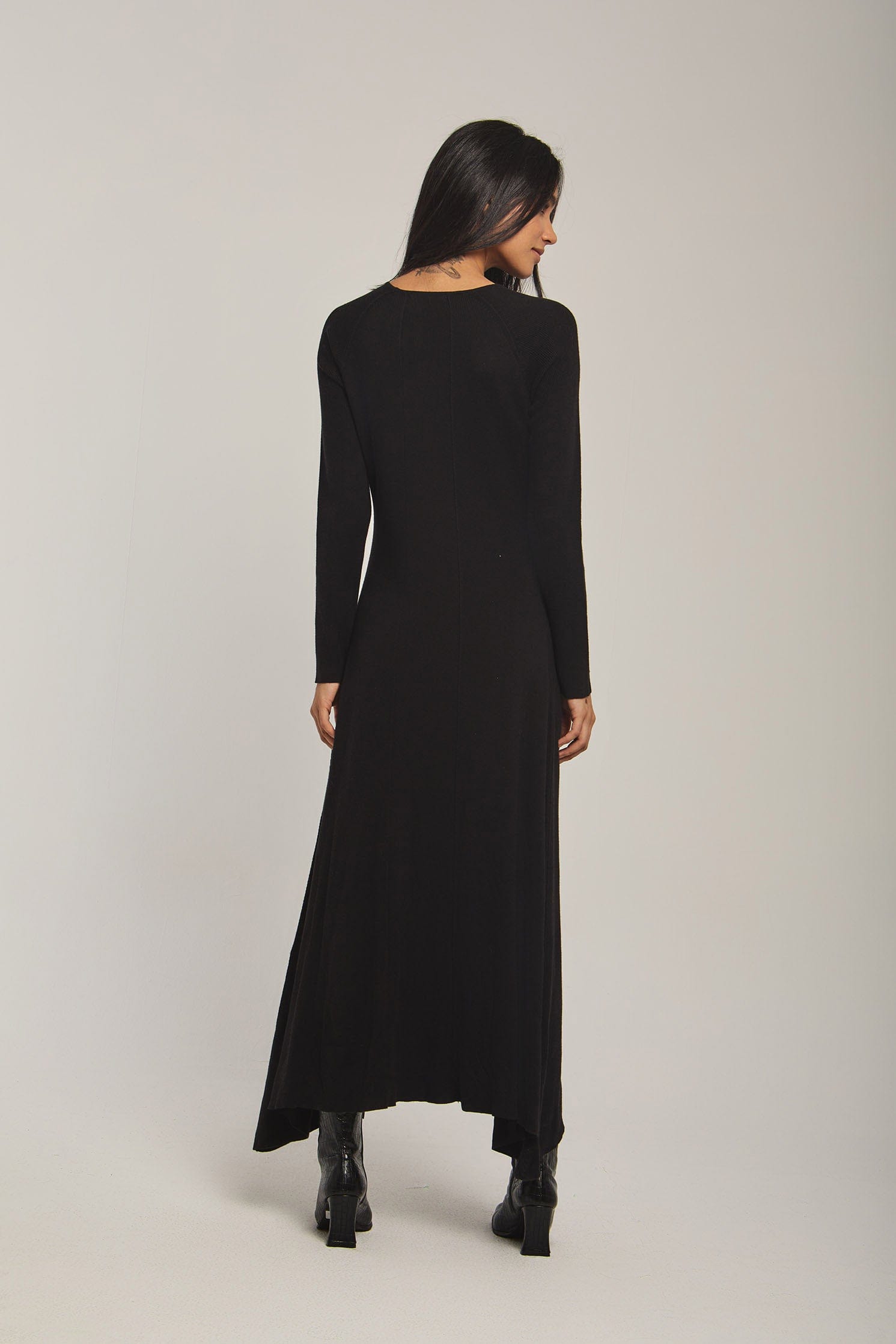 داليدرس فستان نسائي اسود ساده