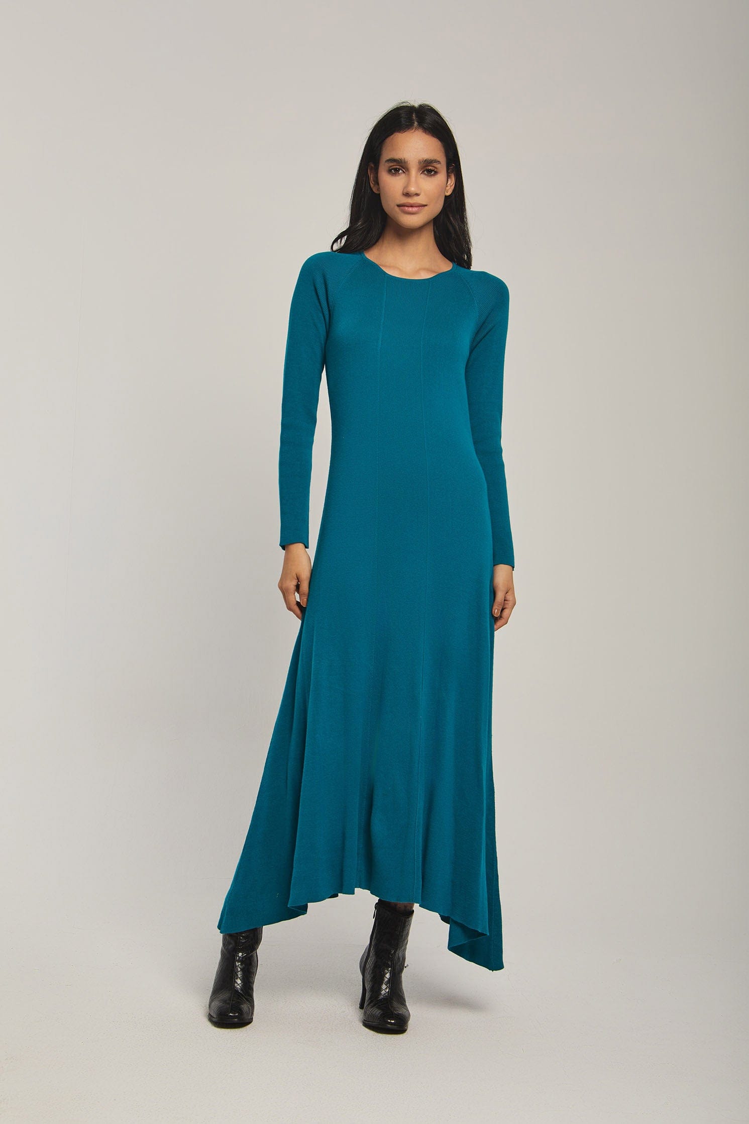 داليدرس فستان نسائي اسود ساده