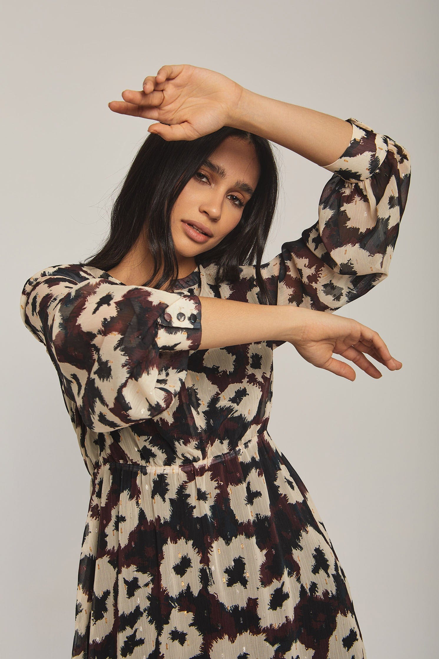 داليدرس فستان نسائي محدد من منطقة الصدر مطبوعة