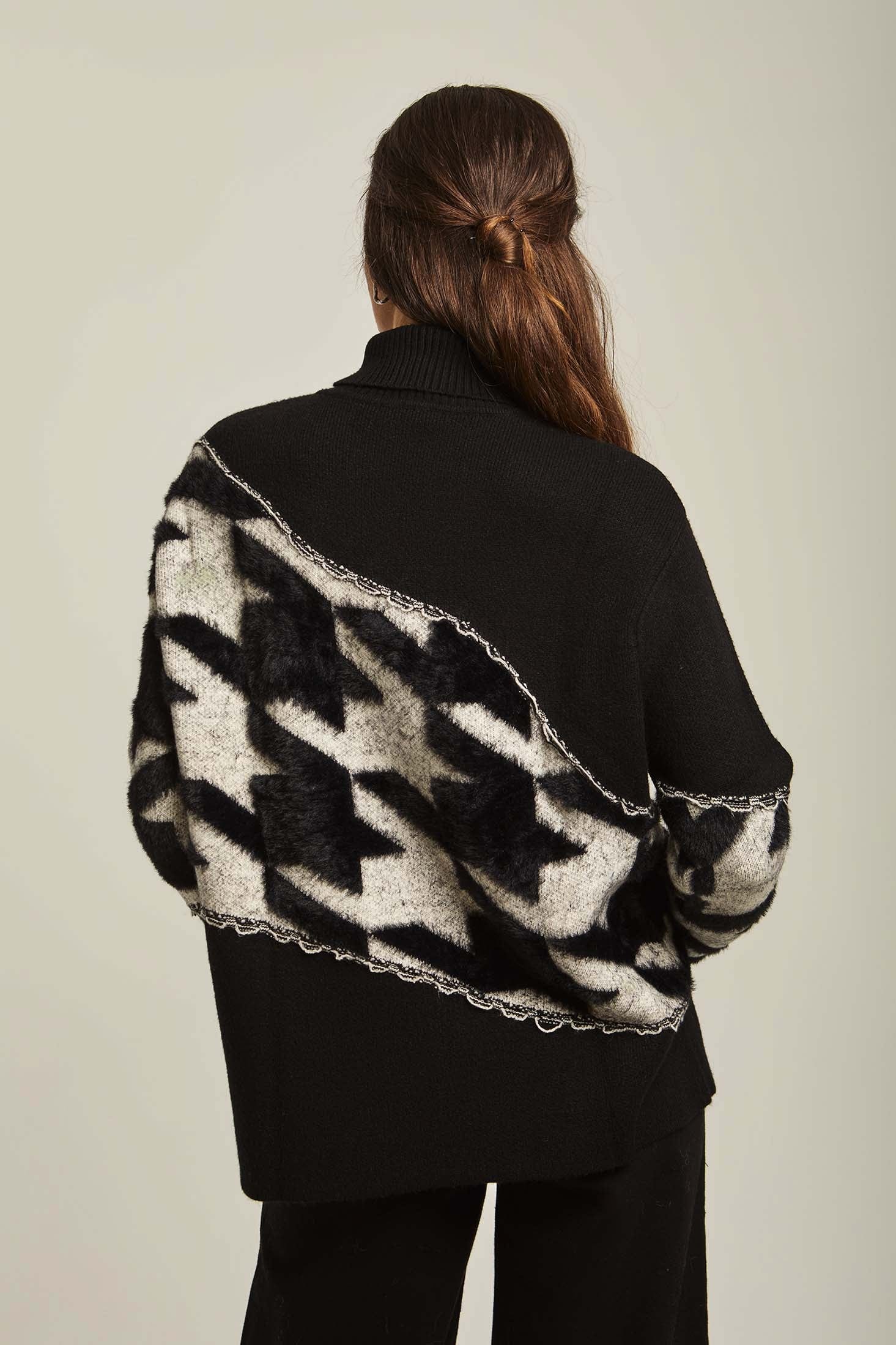 داليدرس بلوفر نسائي منسوج برقبة مرتفعة أسود