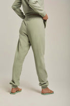 داليدرس بيجامة نسائية بتطريز خفيف على الصدر