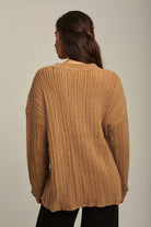 داليدرس بلوفر نسائي بفتحة رقبة V