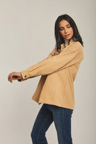 داليدرس جاكت نسائي سادة بجيوب وازارار أصفر شاحب