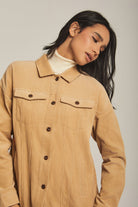 داليدرس جاكت نسائي سادة بجيوب وازارار أصفر شاحب