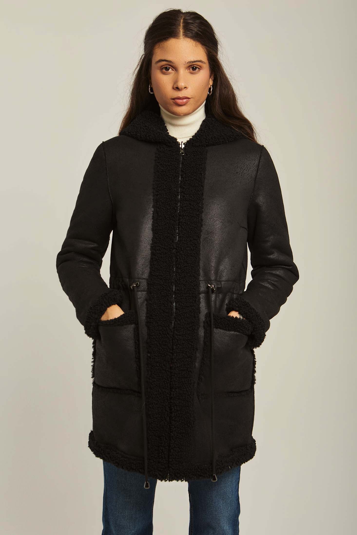 داليدرس جاكيت جلد طويل مزين بالفرو كم طويل نسائي أسود