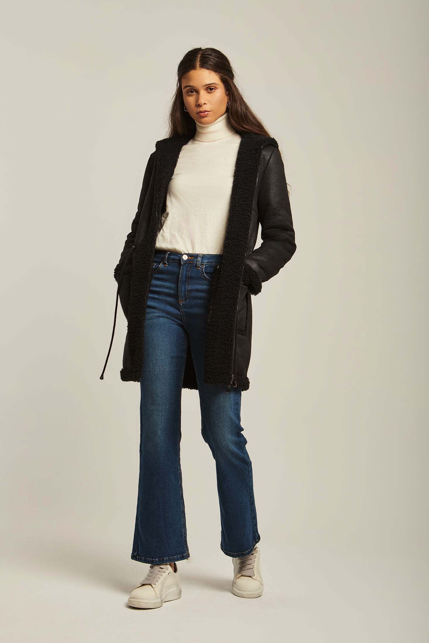 داليدرس جاكيت جلد طويل مزين بالفرو كم طويل نسائي أسود