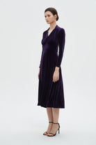 ميكا فستان مخملي نسائي للركبة بأكمام طويلة ونصف كشكش