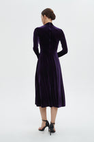 ميكا فستان نسائي للركبة مخملي بكم طويل وقصه رقبة V