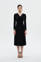 ميكا فستان نسائي مخملي ميدي بأكمام طويلة