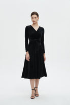 ميكا فستان نسائي مخملي ميدي بأكمام طويلة