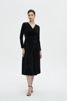 ميكا فستان نسائي مخملي ميدي بأكمام طويلة