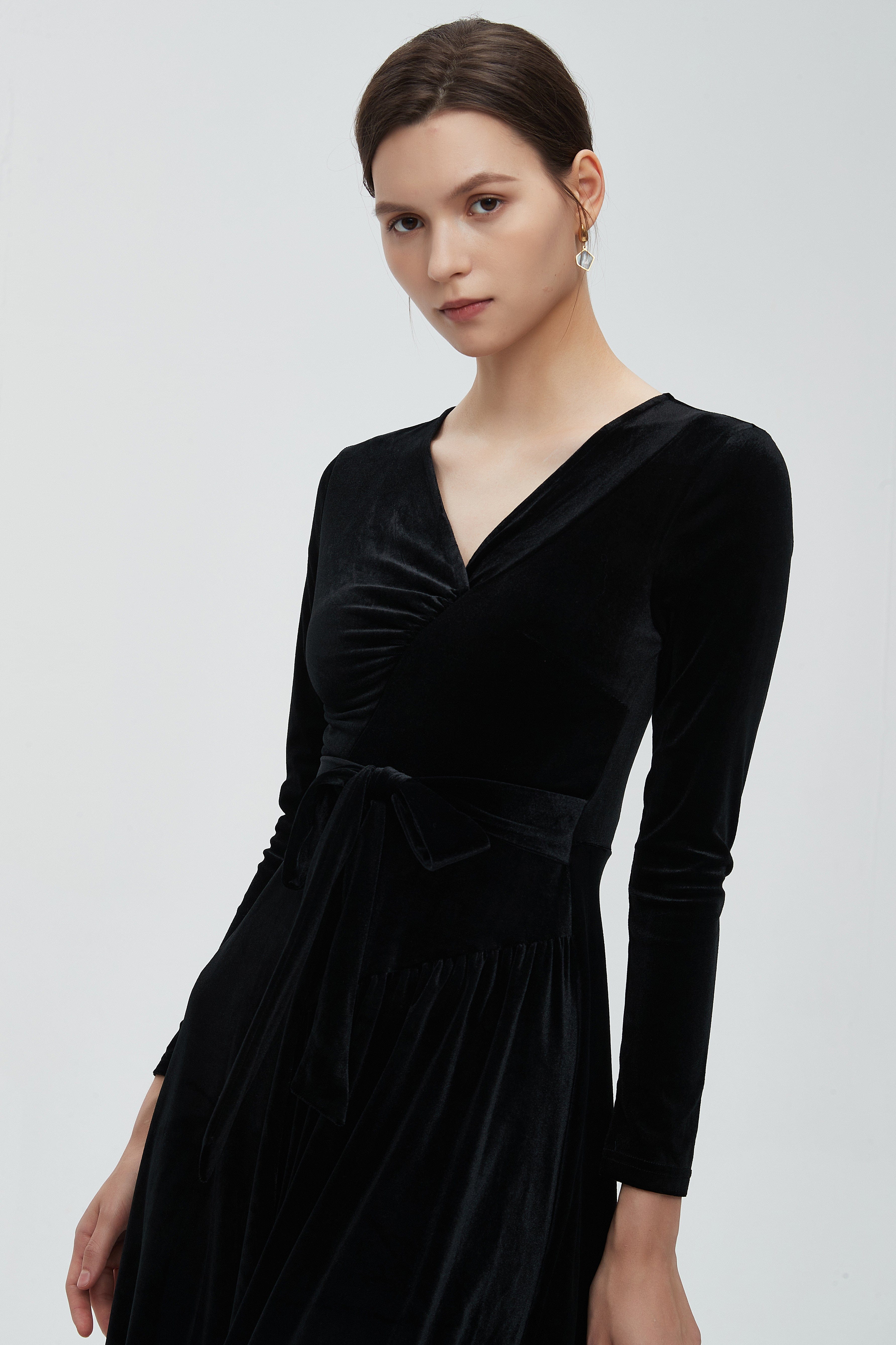 ميكا فستان مخملي نسائي للركبة بأكمام طويلة ونصف كشكش