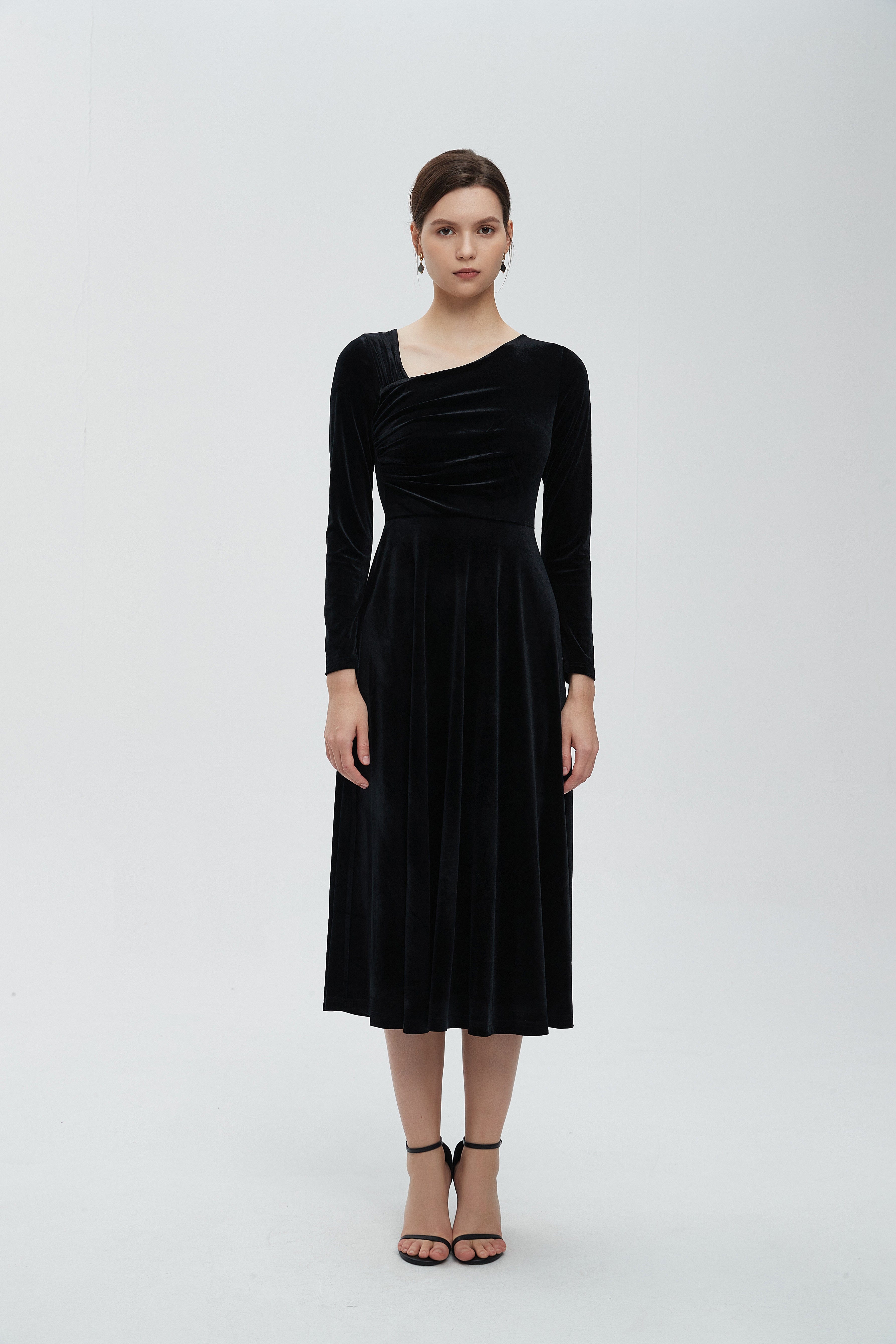 ميكا فستان نسائي للركبة مخملي بكم طويل وقصه رقبة V